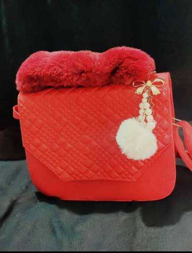 Beautiful hand bag available in different sizes 
