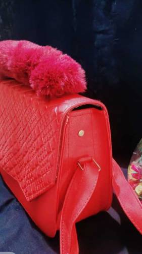 Beautiful hand bag available in different sizes 