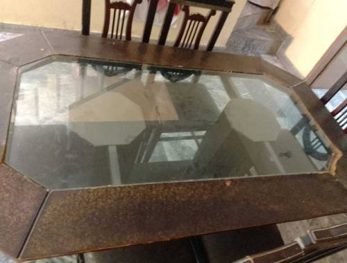 I Wana sale my dining table with 6 chairs .good condition