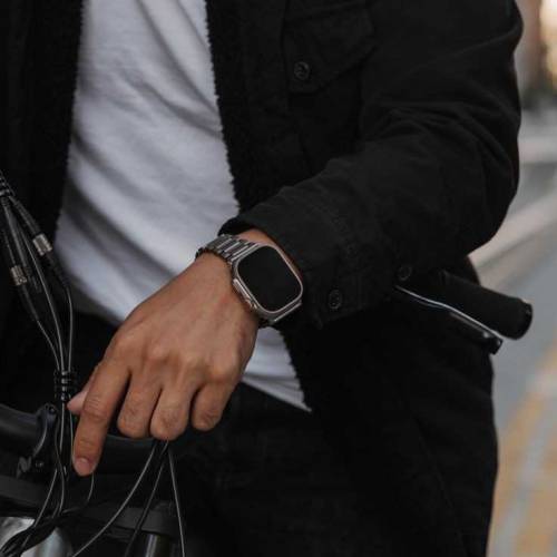 7 IN 1 ULTRA SMART WATCH WITH 7 STRAPS AND WIRELESS CHARGING BLUETOOTH