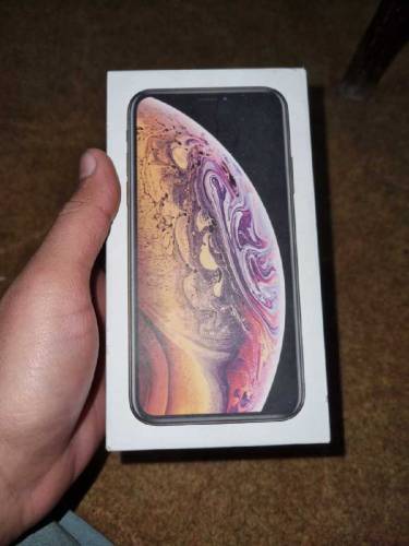 Apple iPhone Xs 64 gb with box
