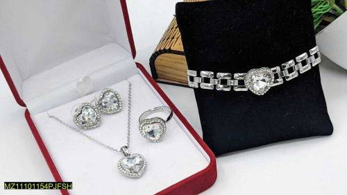 4 pcs heart shape Pendant Set♥️
