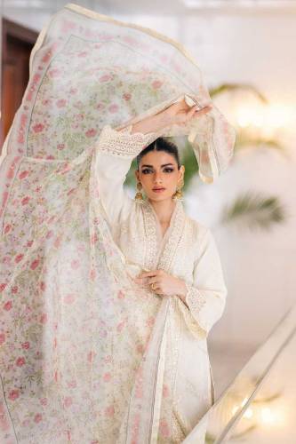  branded lawn suits 