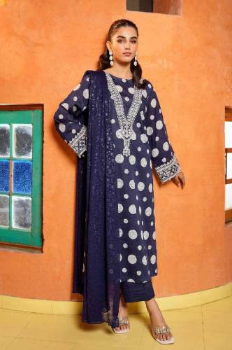  branded lawn suits 