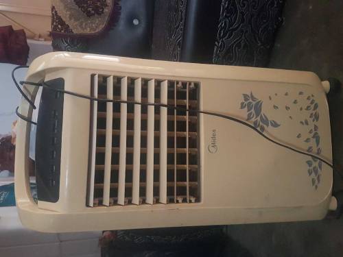 good condition and very good cooling automatic  