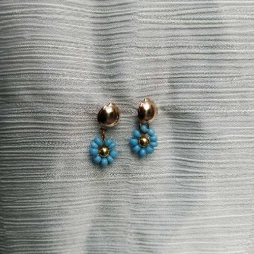 daisy flower earrings (handmade)