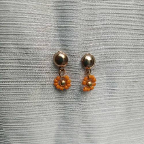 daisy flower earrings (handmade)