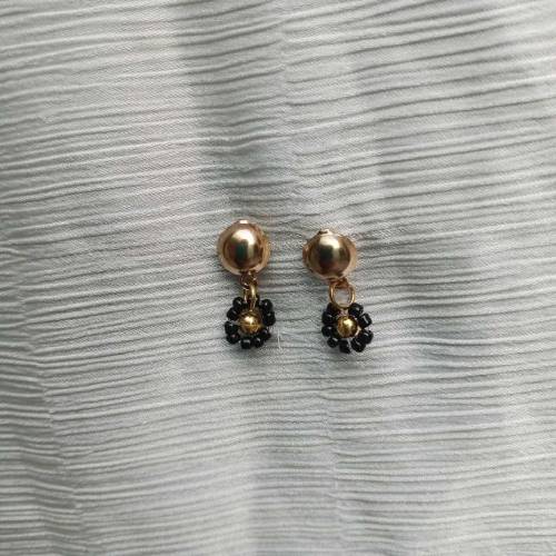 daisy flower earrings (handmade)