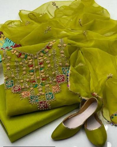 4 PICES WOMEN UNSTITCHED ORGANZA EMBROIDERED SUIT