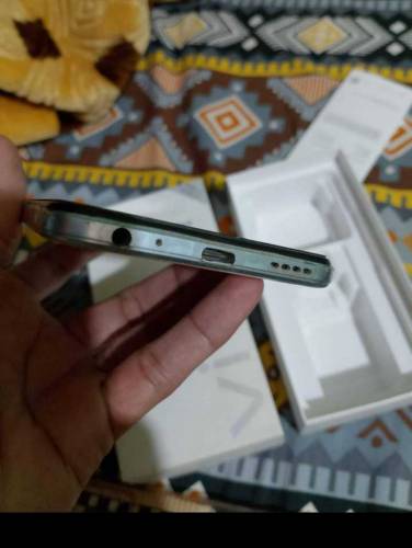 Condition 10/10 full box ha or original chrgr cabel first hand use ha