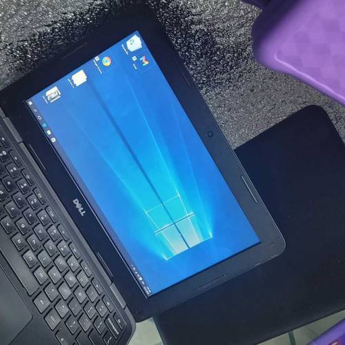 Dell 3180 Chromebook laptop 