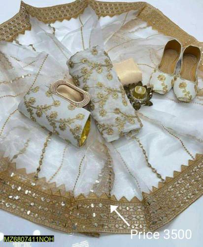 women bagher sely howee cotton aur Rashmi suit 