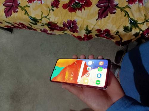 Me sale my phone ...because....that for money...so urgent sale .......
