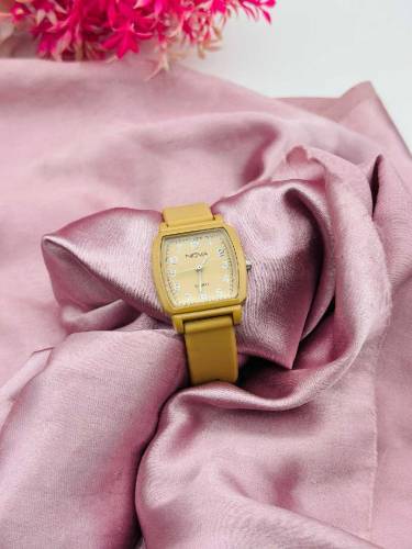 WOMEN LUXURY WATCH 