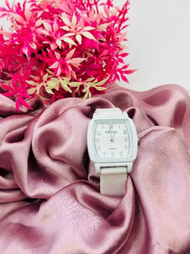 WOMEN LUXURY WATCH 