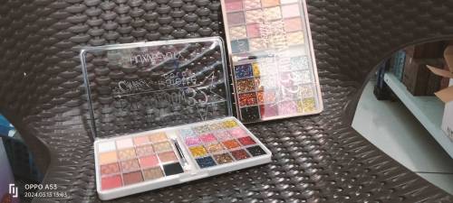 HUXIA BEAUTY EYESHADOW PALETTE 