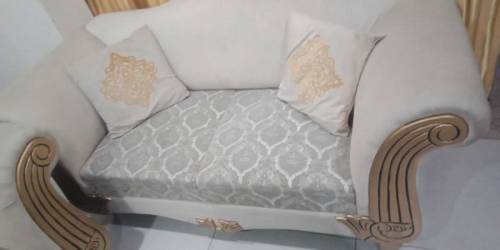 Beautiful modern Sofa set for sale 