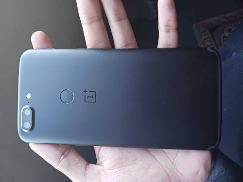 ONE PLUS 5T IN GOOD CONDITION FOR SALE