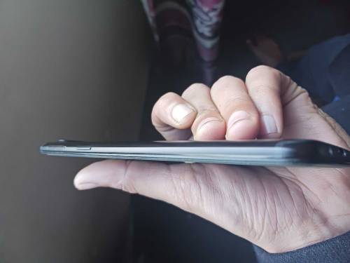 ONE PLUS 5T IN GOOD CONDITION FOR SALE