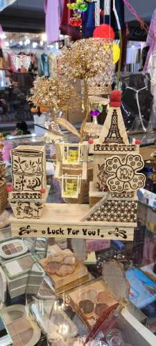 Decoration piece 