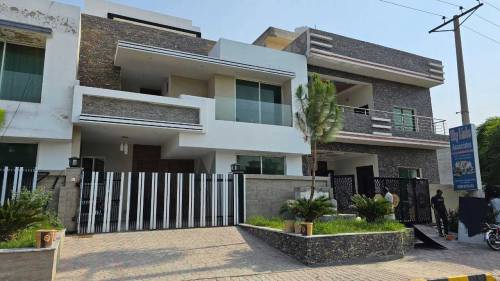 8 𝗠𝗮𝗿𝗹𝗮 Brand New main double road luxury villa For sale