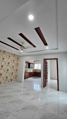 8 𝗠𝗮𝗿𝗹𝗮 Brand New main double road luxury villa For sale