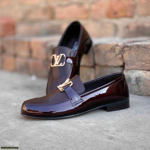Man's synthetic leather formal dress shoes