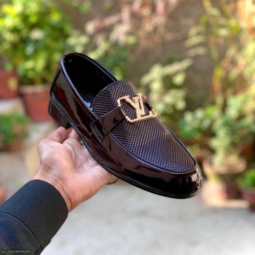 Man's synthetic leather formal dress shoes