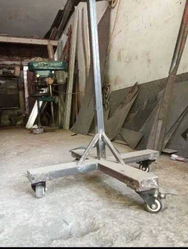 parrots stand 