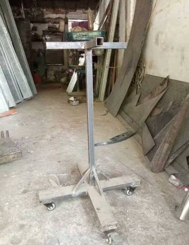 parrots stand 