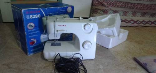 Singer Sewing Machine 8280