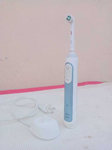 ELECTRIC TOOTHBRUSH 