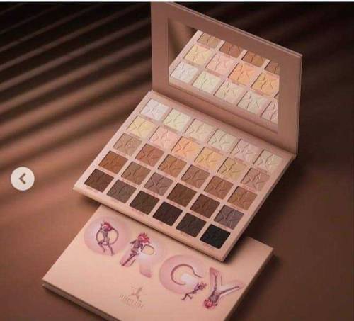 beautiful eye shadow pallet 😍