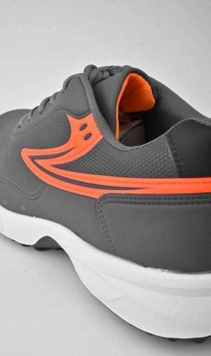 Sports shoes