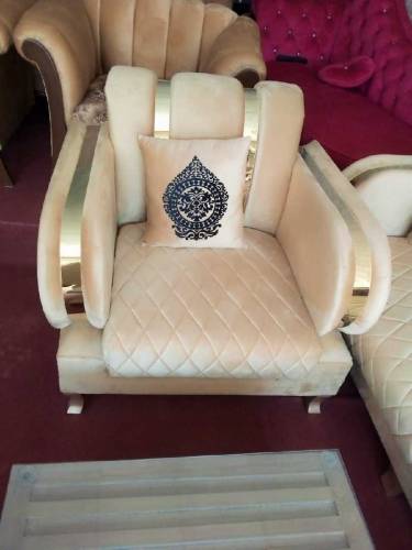 Hamari ha qisam sofa set tayar Kiya taja hai