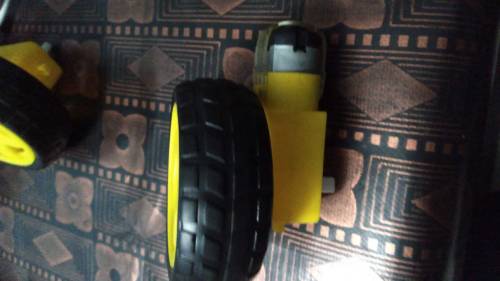 Bluetooth hc 05 .motor driver or dc motor or tyre
