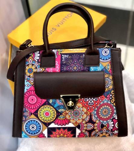 New arrival 😍Aaa quality women’s shoulder handbag 👜 latest arrival For