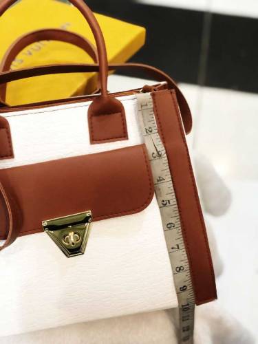New arrival 😍Aaa quality women’s shoulder handbag 👜 latest arrival For