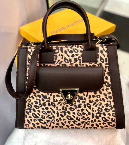 New arrival 😍Aaa quality women’s shoulder handbag 👜 latest arrival For