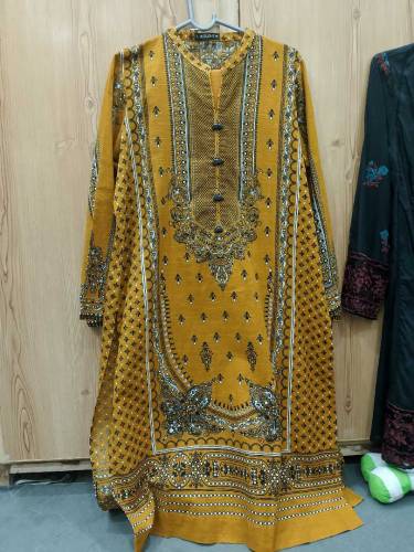 bilkul new r untouched hai size ka issue jone ki waja se sale kar Rahe