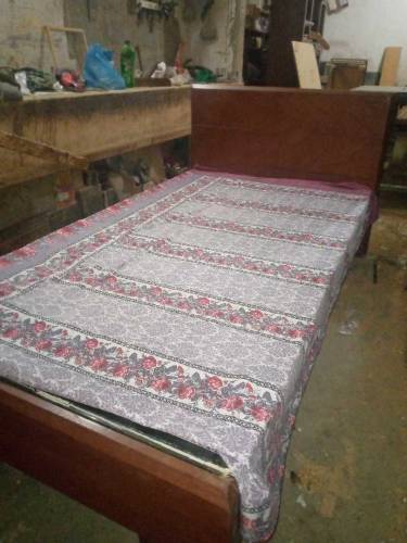 Single bed 
