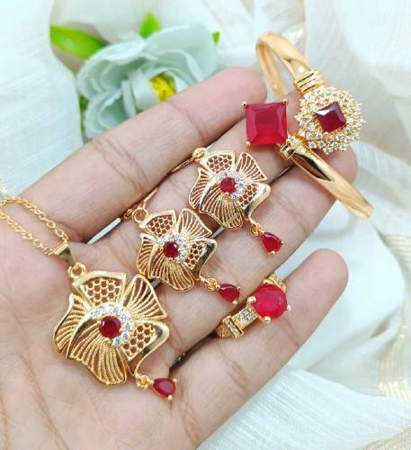 New fancy so beautiful.Design Gold plated.4. Piece combo set.4. Colors