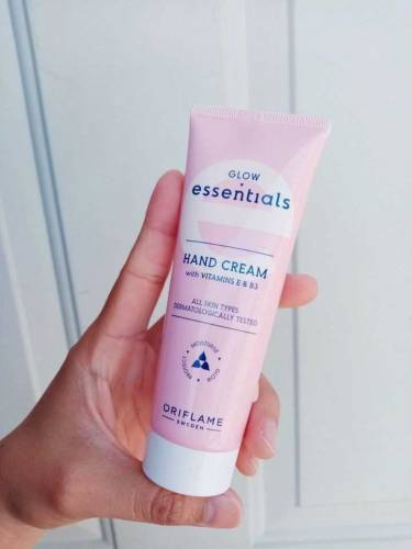 glow essential hand cream 
