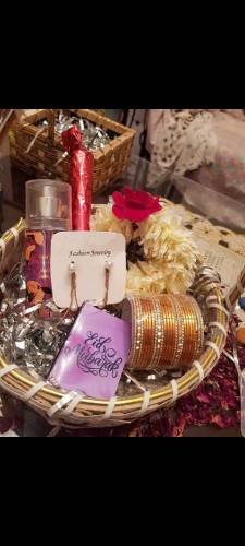 customize Eid Gift pack for yur loved one 