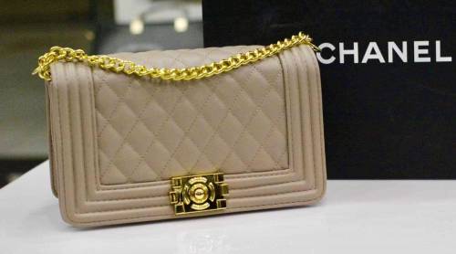 CHANEL CROSS BODYBAG