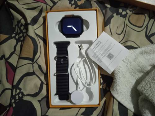 HK9 smart watch is 10/10 condition 