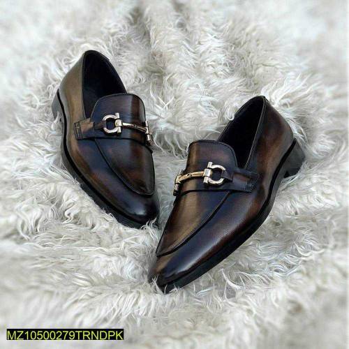 •  Material: Synthetic Leather•  Comfortable•  Available Sizes: 39,40,