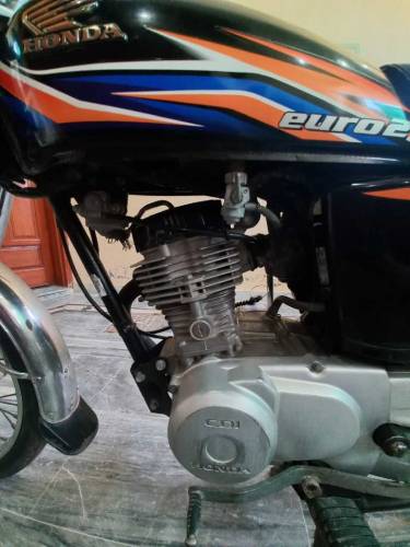 hounda CG 125 10/10 condition main hay bike urgent sale krna hay 