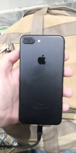 urgent sale iphone 7 plus black 