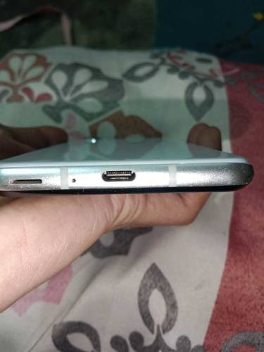 Aquos R3 6 /128 GB